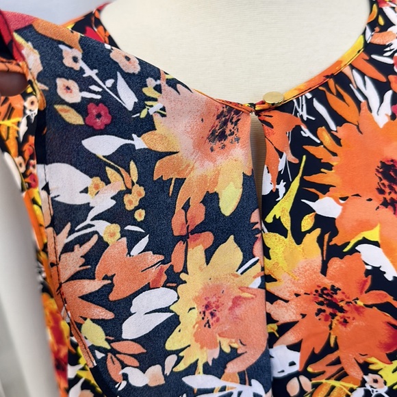 Beautiful Fall Orange Leaves Ladies V Neck Sleeveless Top w Gold Button - Picture 4 of 6